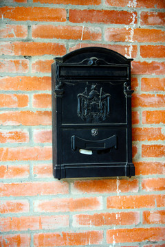 鐵藝郵箱 家門的守衛(wèi)者與時光的信使